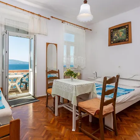 Apartment In With Wifi Novi Vinodolski