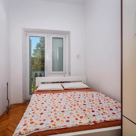 2 Bedroom Cozy In Novi Vinodolski