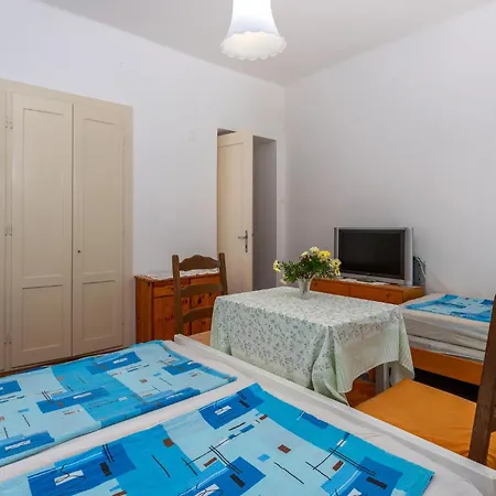 2 Bedroom Cozy In Apartament Novi Vinodolski