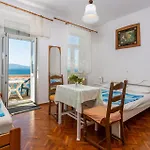 Daire 2 Bedroom Amazing In Novi Vinodolski
