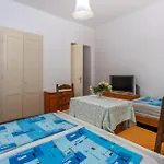2 Bedroom Amazing In Daire Novi Vinodolski